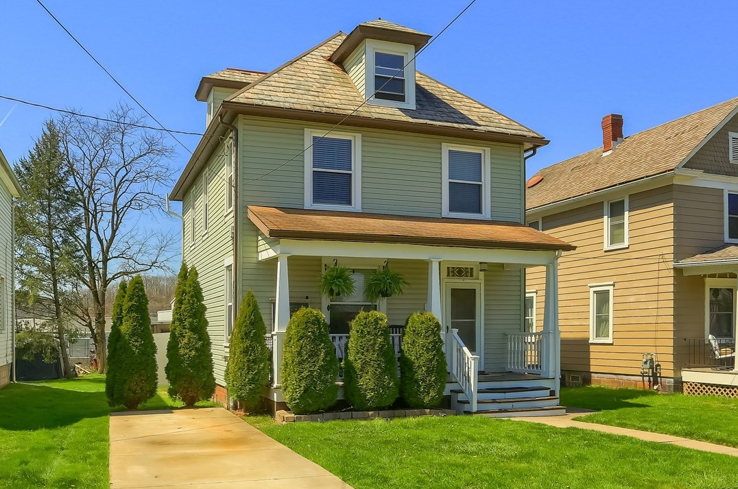 135 N Milton St, Zelienople, PA 16063