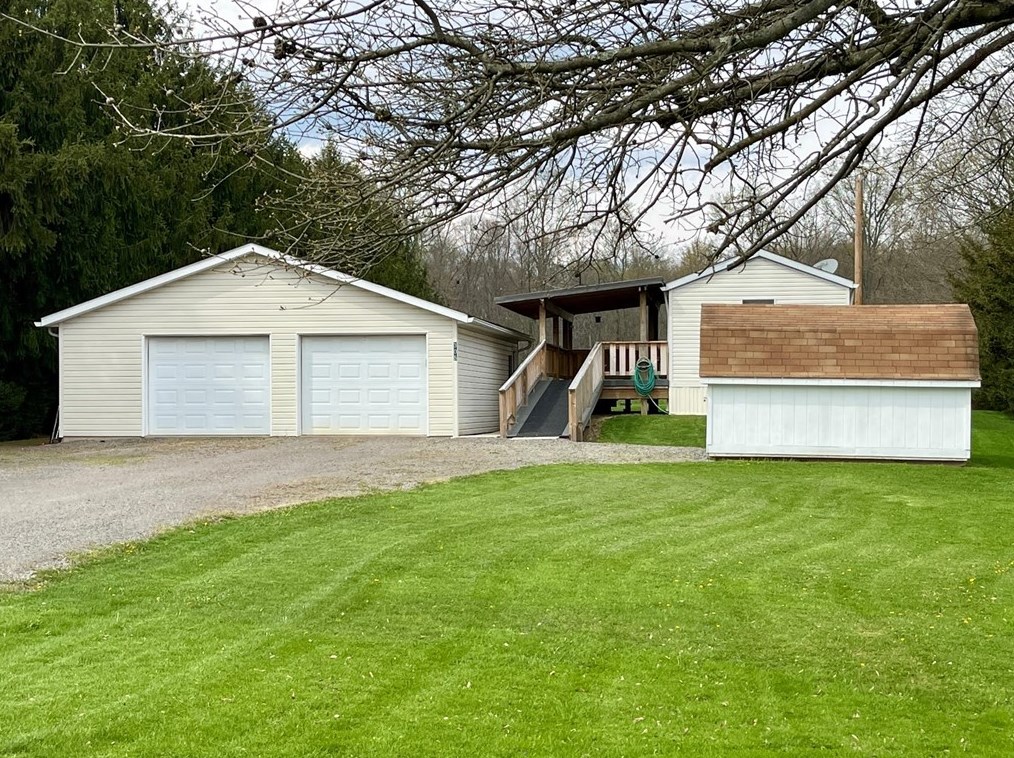 305 Arthur Dr, Volant, PA 16156