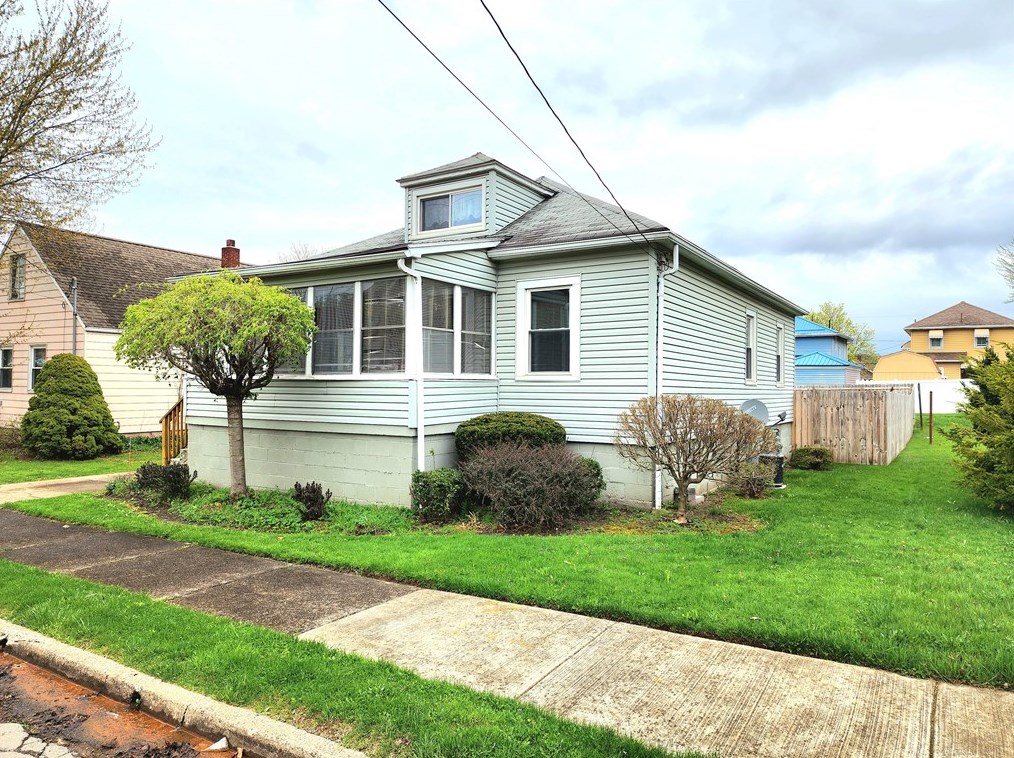 489 Mc Clure Ave, Hermitage, PA 16146