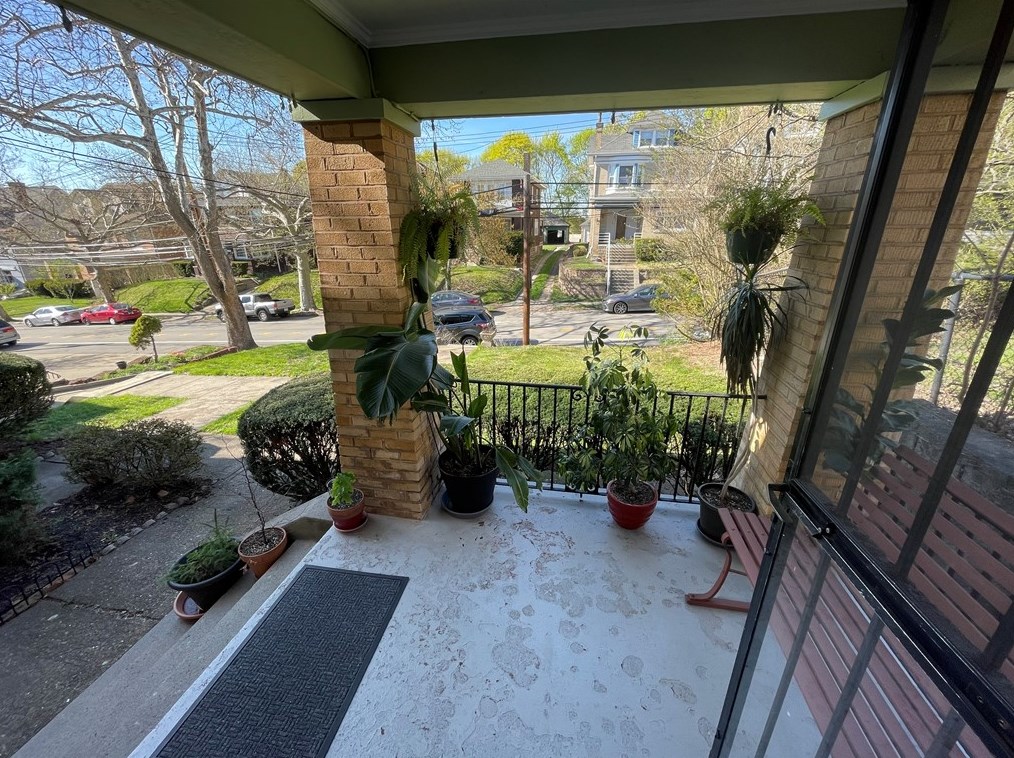 5872 Bartlett St, Pittsburgh, PA 15217