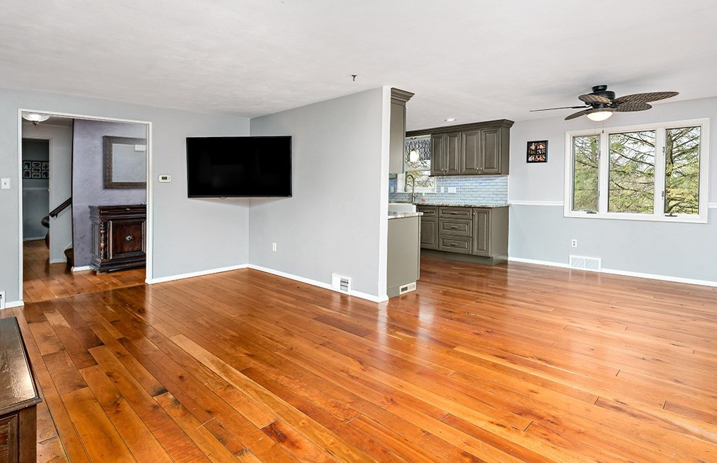 14265 Wayne Dr, North Huntingdon, PA 15642