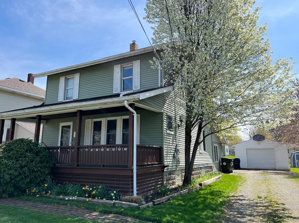 420 Rainey Ave, Grove City, PA 16127