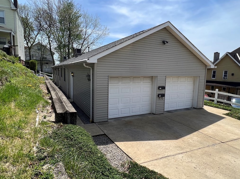 1101 4th Ave, Conway, PA 15027-1618