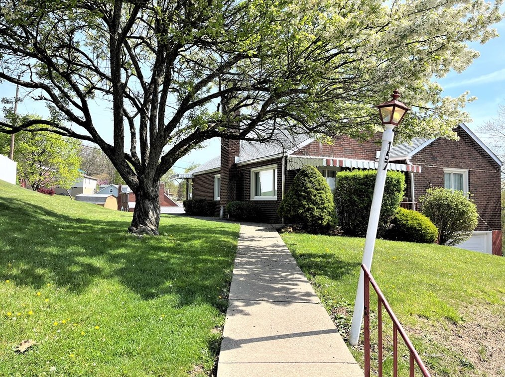 157 Warren Dr, New Kensington, PA 15068