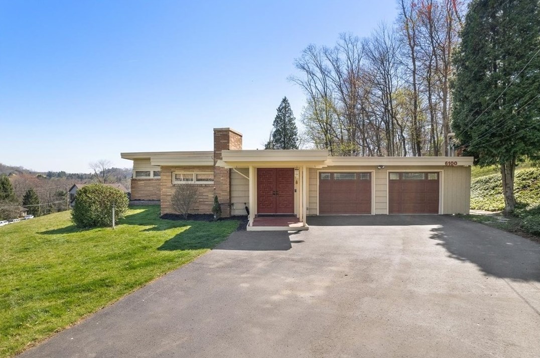6100 Meadow Ln, Bakerstown, PA 15007