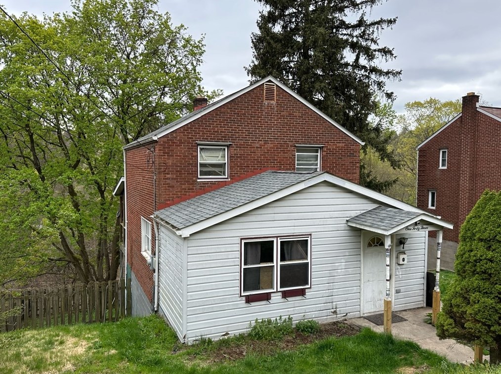 143 Robin St, North Versailles, PA 15137-1946