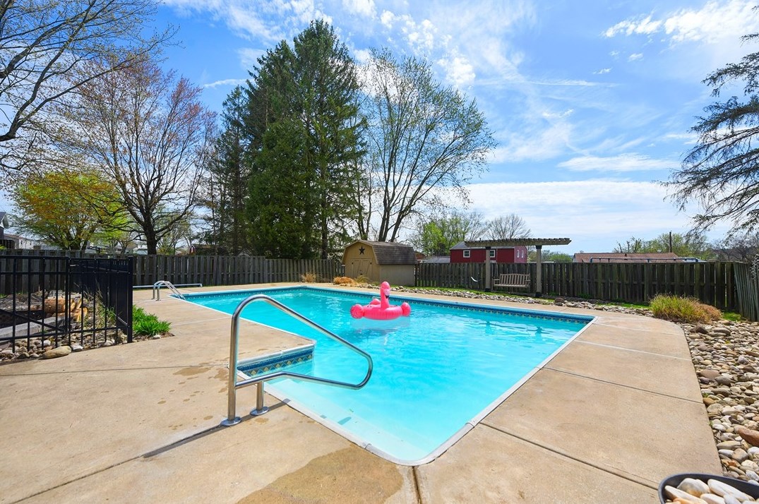34 Mohawk Dr, Greensburg PA  15601-4772 exterior