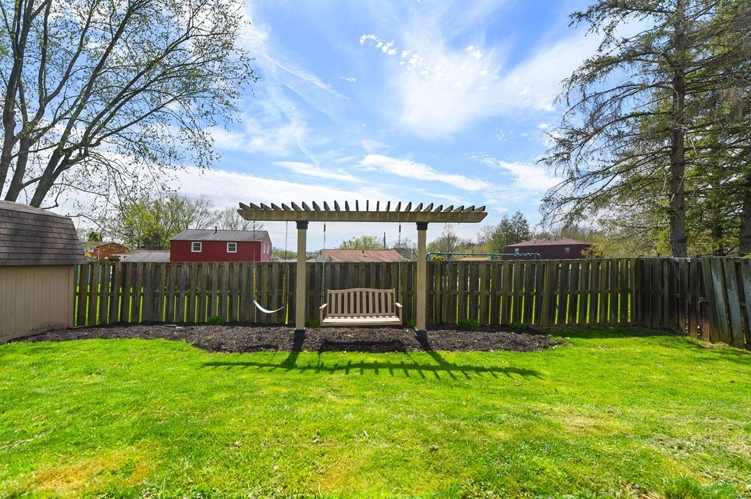 34 Mohawk Dr, Greensburg PA  15601-4772 exterior