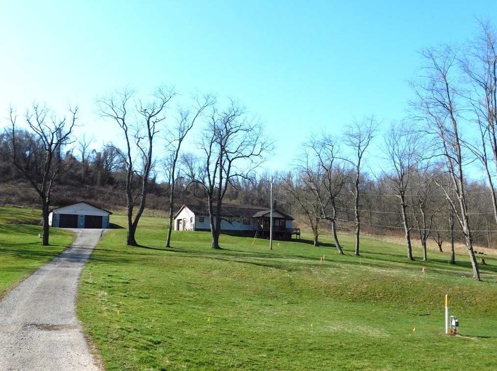 425 Vaneal Rd, Washington, PA 15301-8045