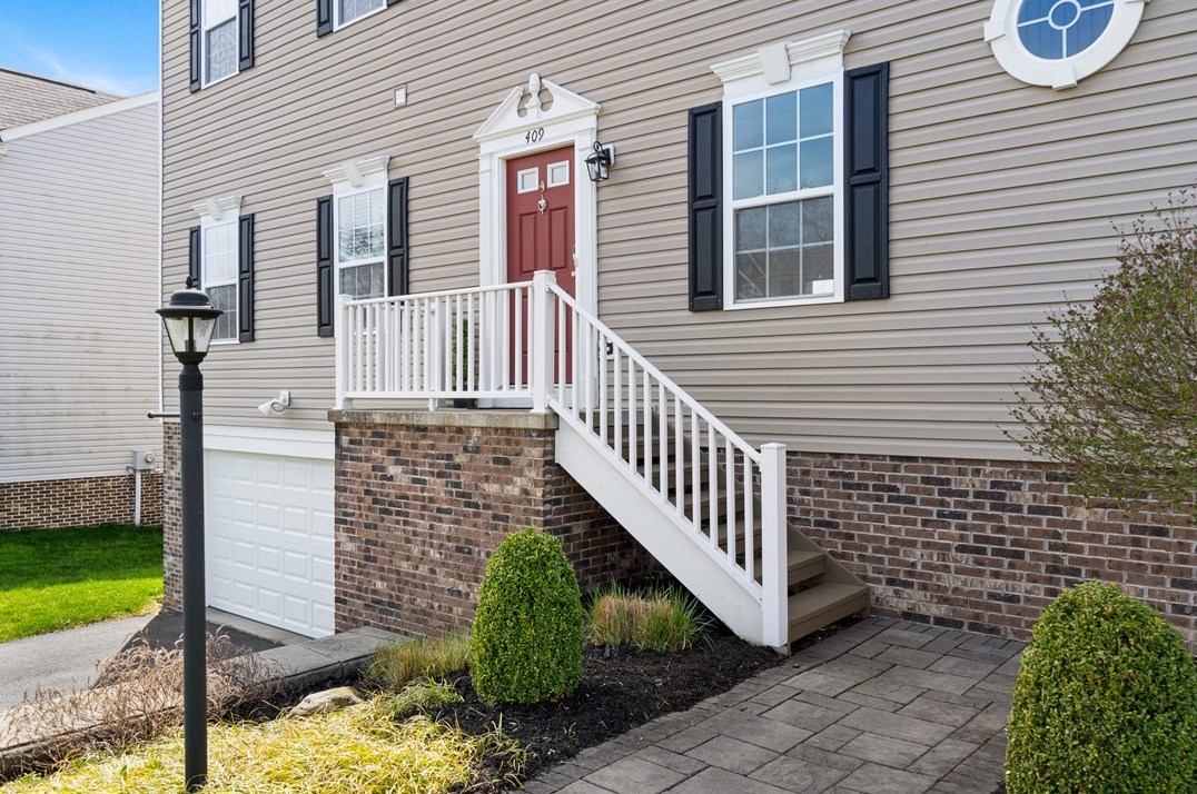 409 Colt Cir, Clinton, PA 15026