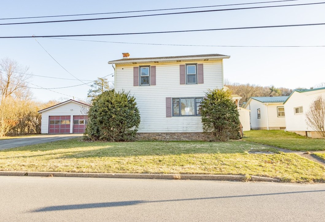 394 Grant St, Indiana, PA 15701-3138