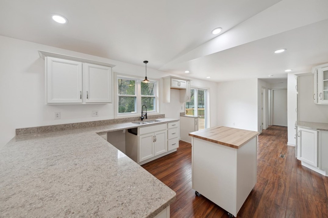 180 River Forest Dr, Freeport PA  16229-1522 exterior