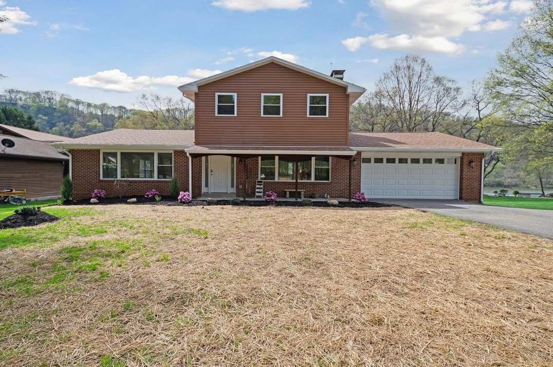 180 River Forest Dr, Freeport, PA 16229-1522