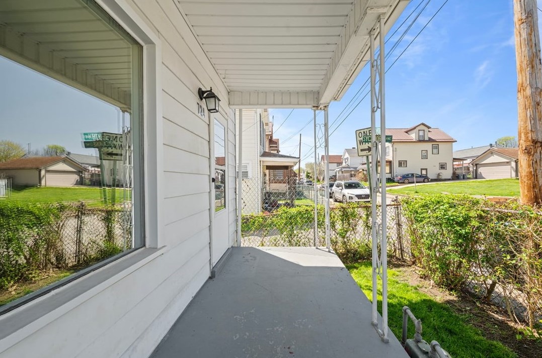 724 8th Ave, Brackenridge, PA 15014-1008