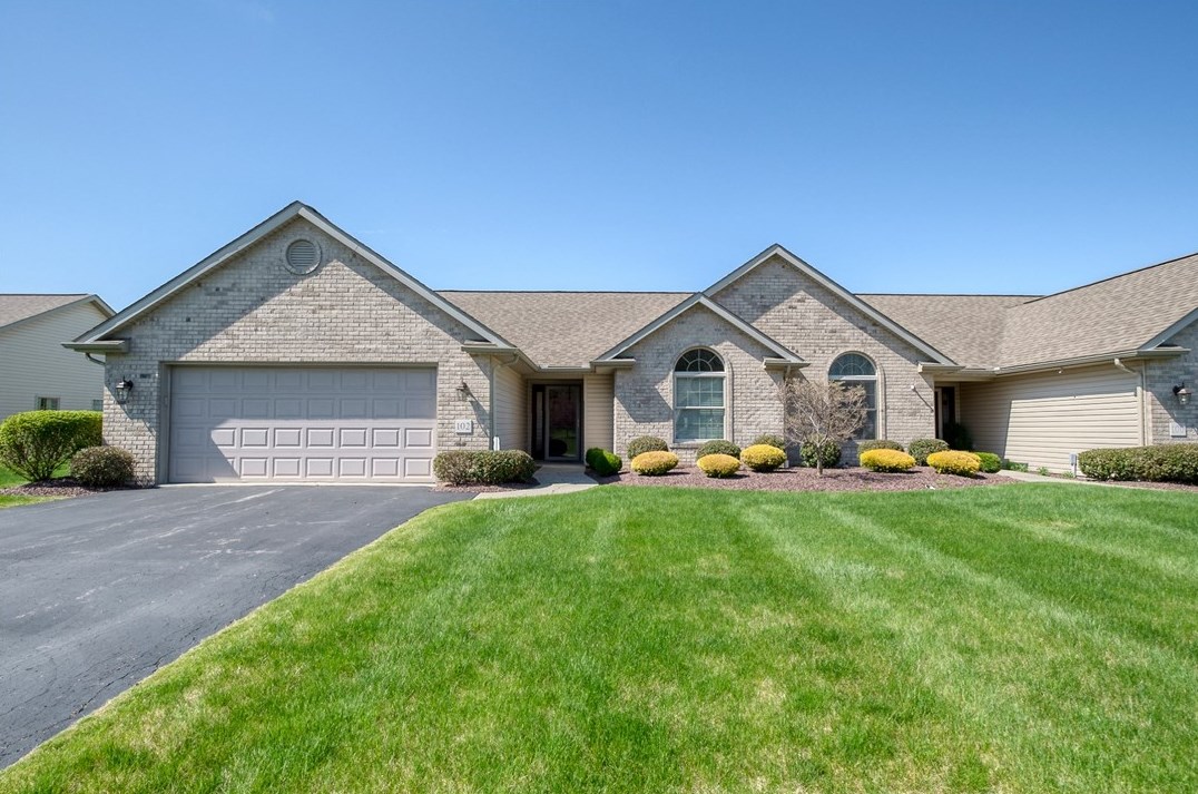 102 Fields Dr, New Castle, PA 16101-5551