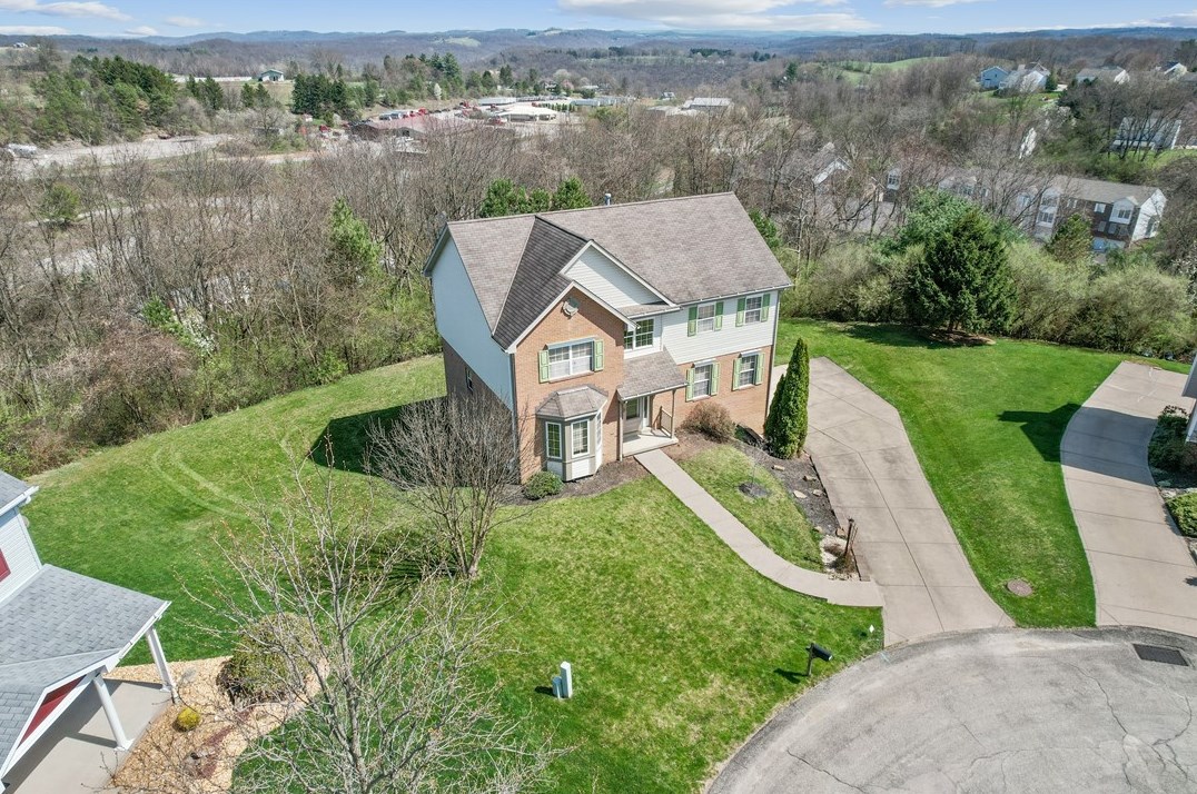 126 Settlers Ct, Freeport, PA 16229-2418