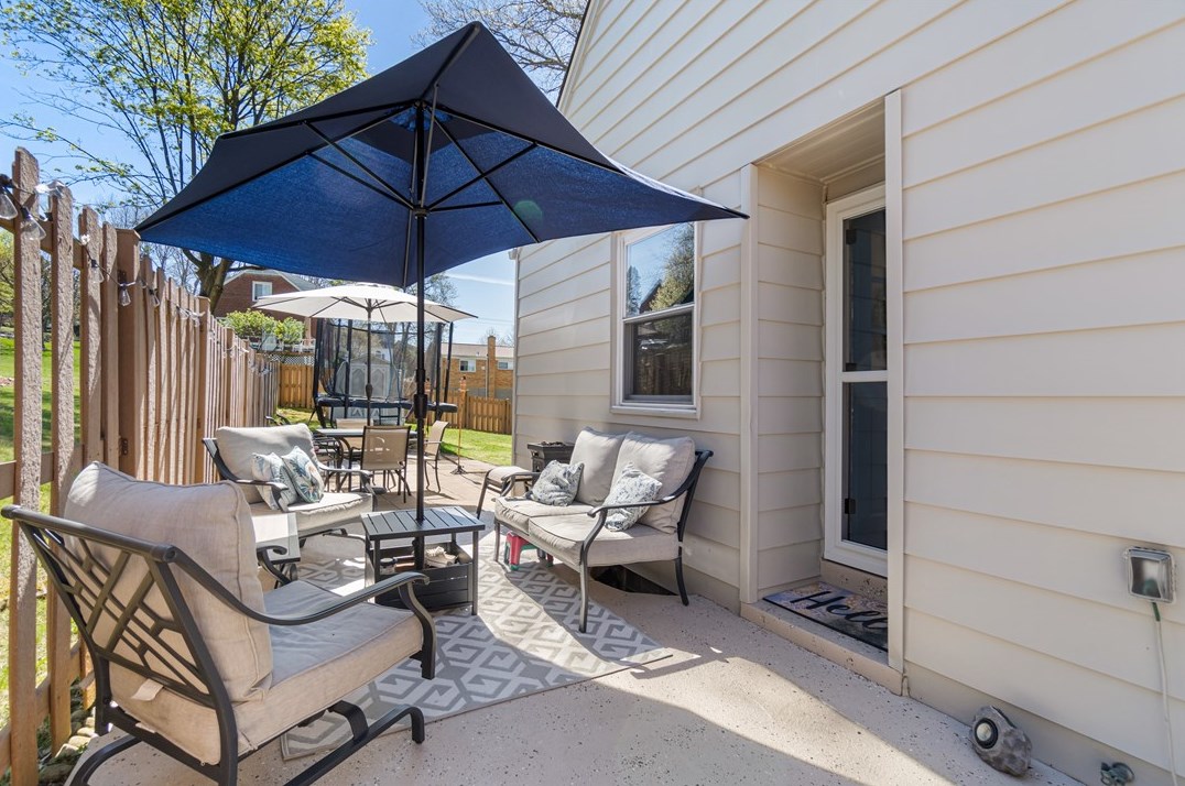 2101 Pleasant St, Bethel Park PA  15102-2133 exterior
