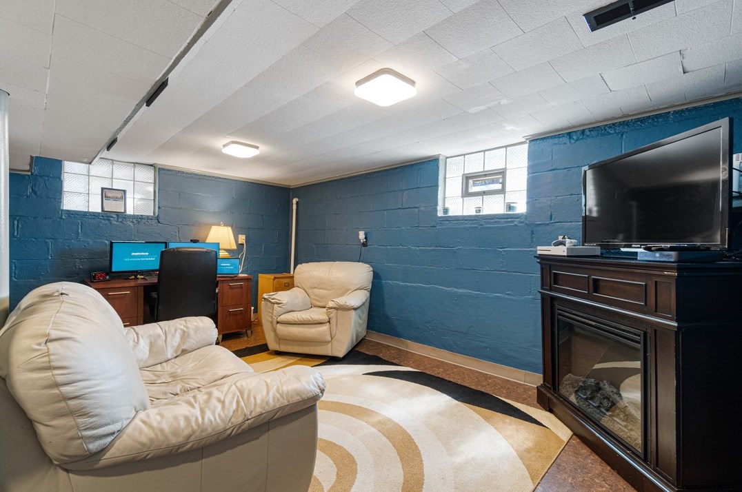 2101 Pleasant St, Bethel Park PA  15102-2133 exterior