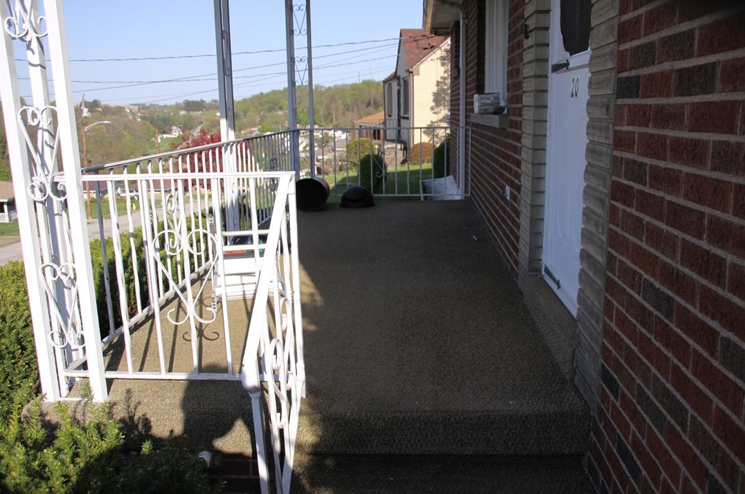 20 Westmoreland Dr, Monessen, PA 15062-2230