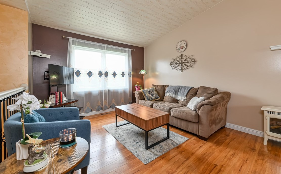136 Carters Grove Dr, Gibsonia, PA 15044