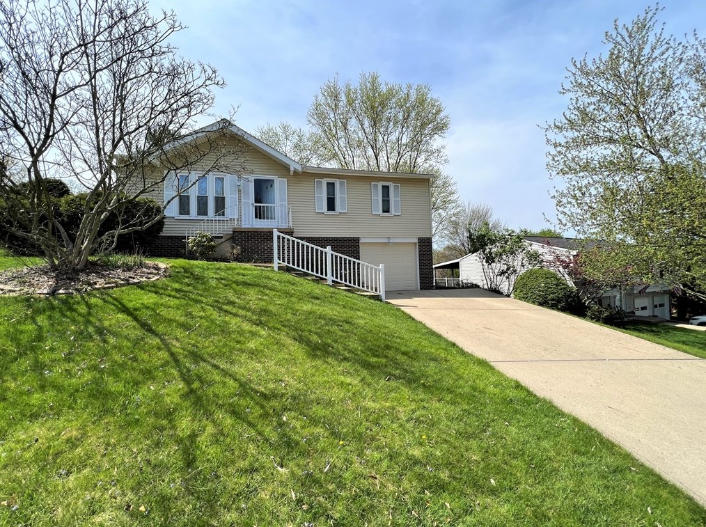 2266 Chapparal Dr, Pittsburgh, PA 15239