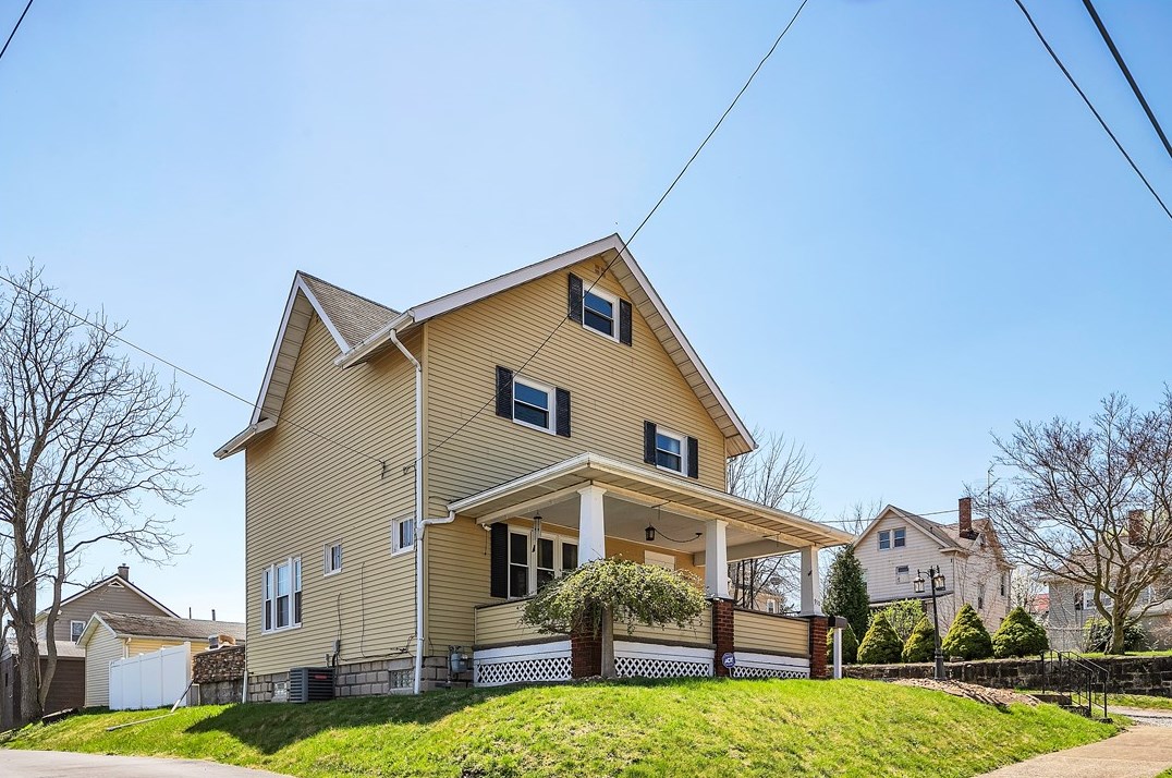 910 Temple Ave, New Castle, PA 16101