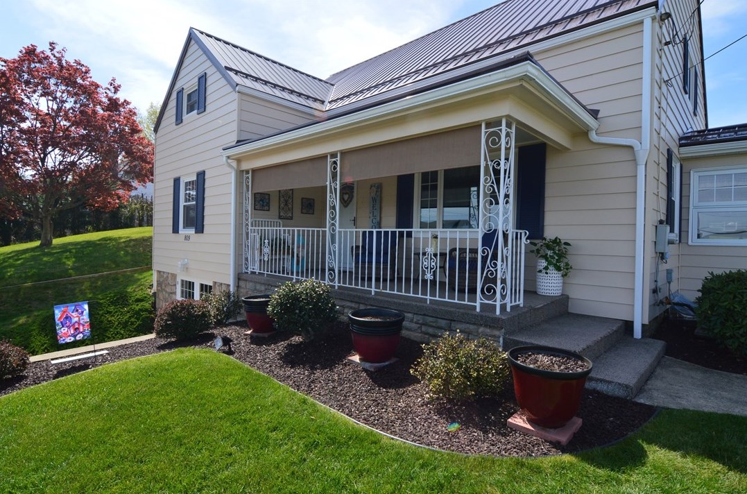 809 W Vine St, Mount Pleasant, PA 15666