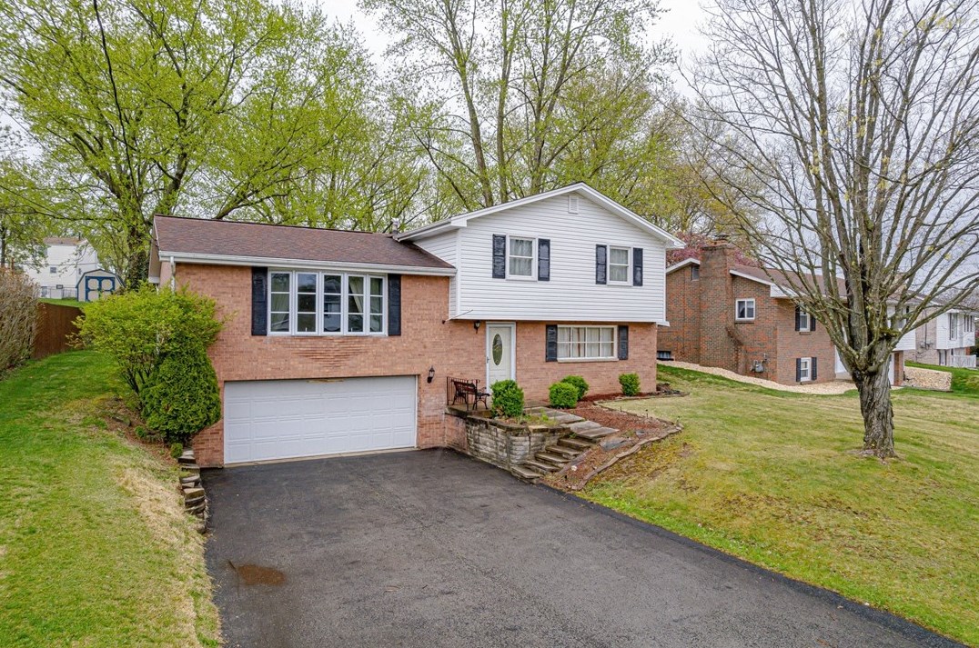 35 Seneca Dr, Greensburg, PA 15601