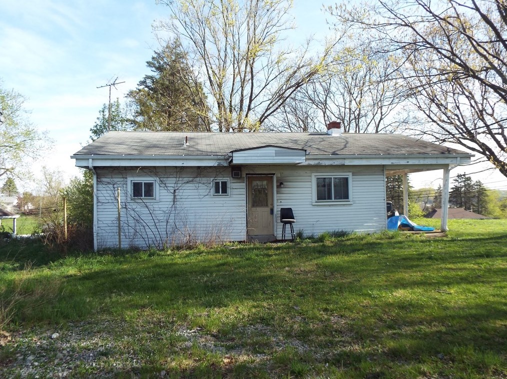 2302 Hookstown Grade Rd, Clinton, PA 15026