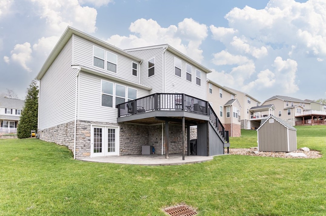 4014 Fieldcrest Dr, Bridgeville, PA 15017