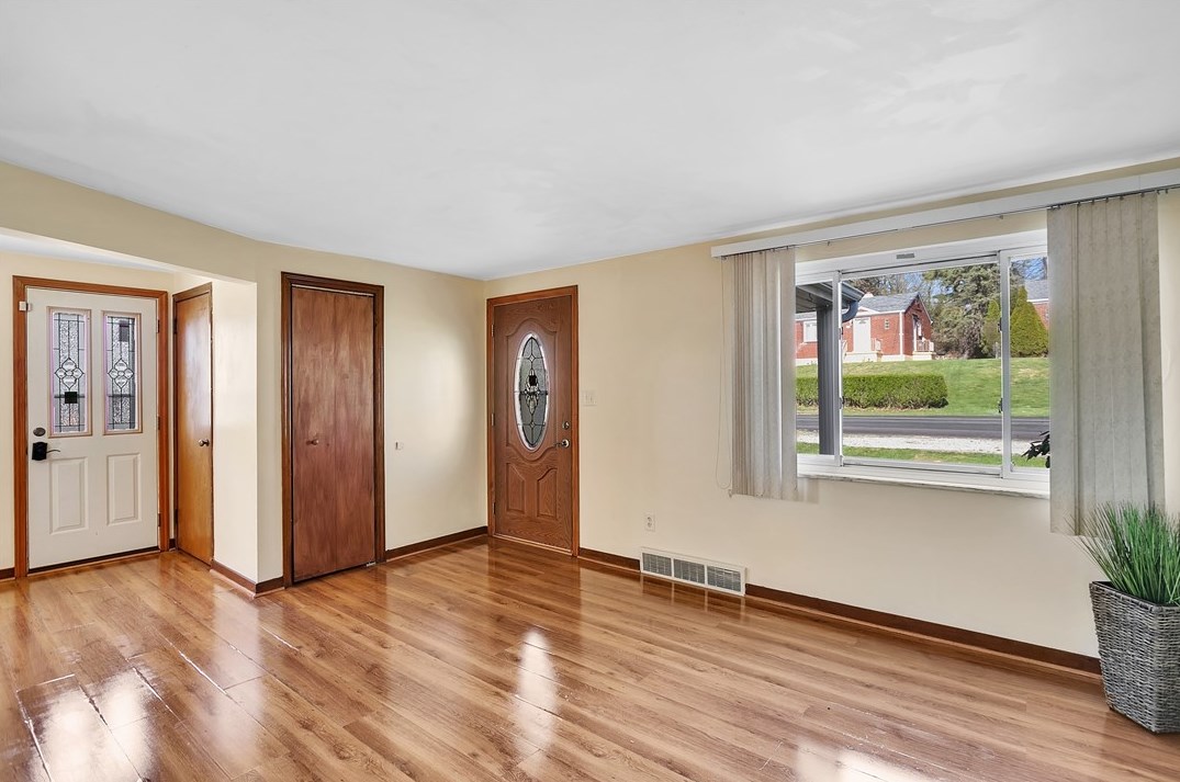 211 Mcmasters Dr, Monroeville, PA 15146-1721