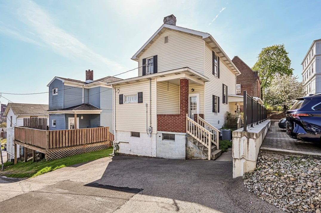 411 Bovard St, Greensburg, PA 15601-2226