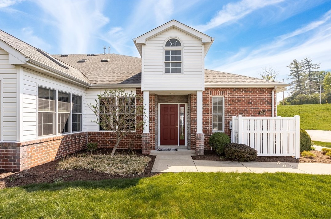 2704 Ambassador Ln, Valencia, PA 16059-1457