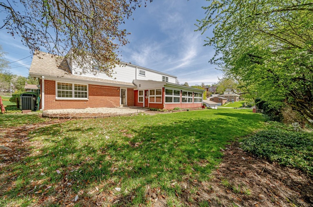 116 Barclay St, Greensburg, PA 15601-1514