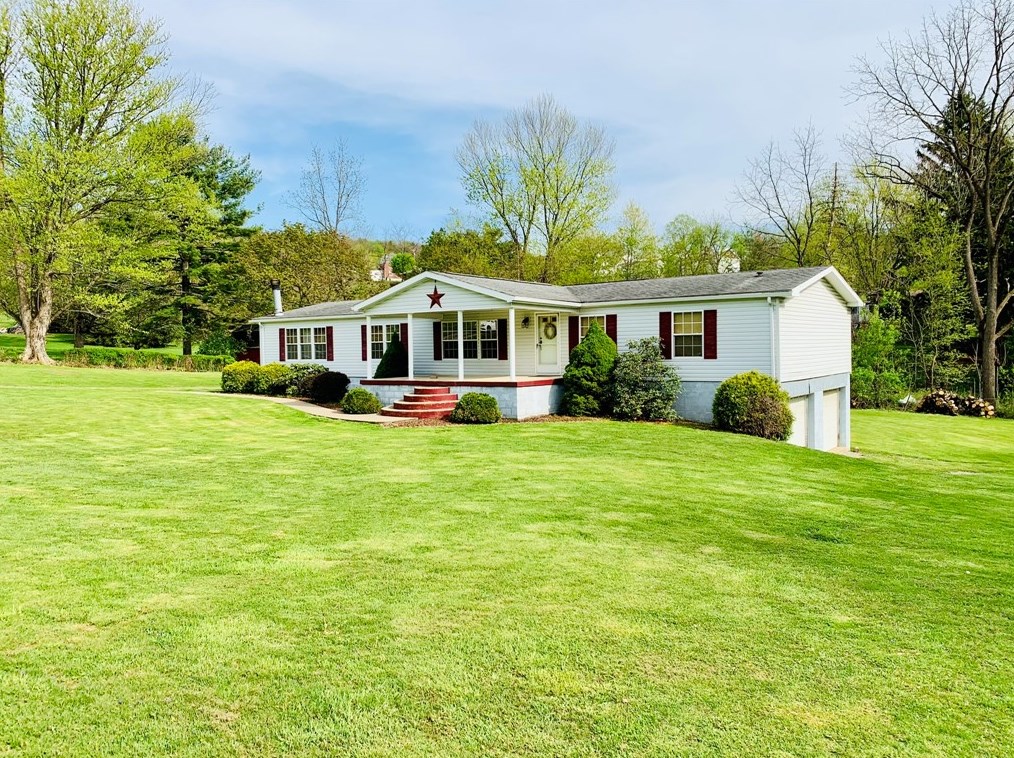 301 Rockridge Rd, Connellsville, PA 15425