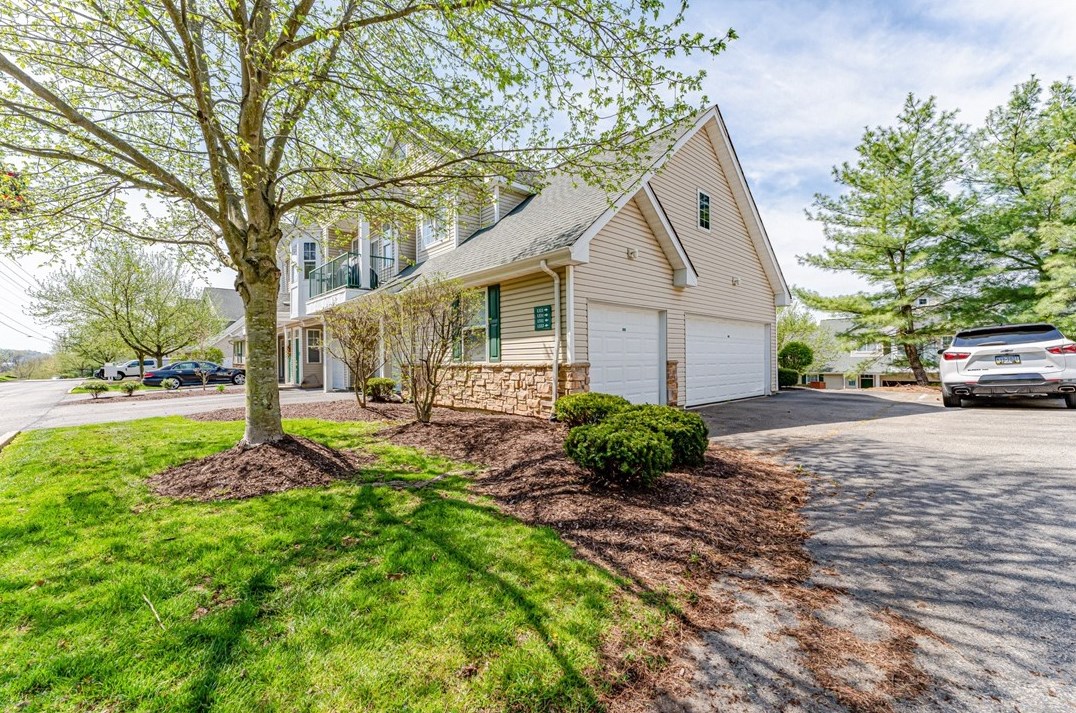 1311 Eagle Pointe Dr, Canonsburg, PA 15317