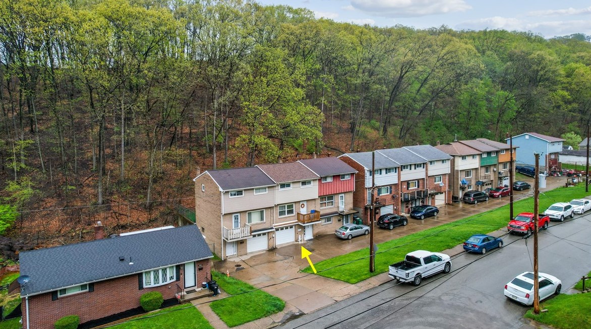 955 Hazel Ave, Ambridge, PA 15003