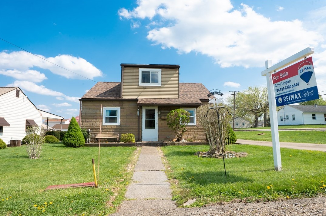 899 Summit Ave, Monaca, PA 15061