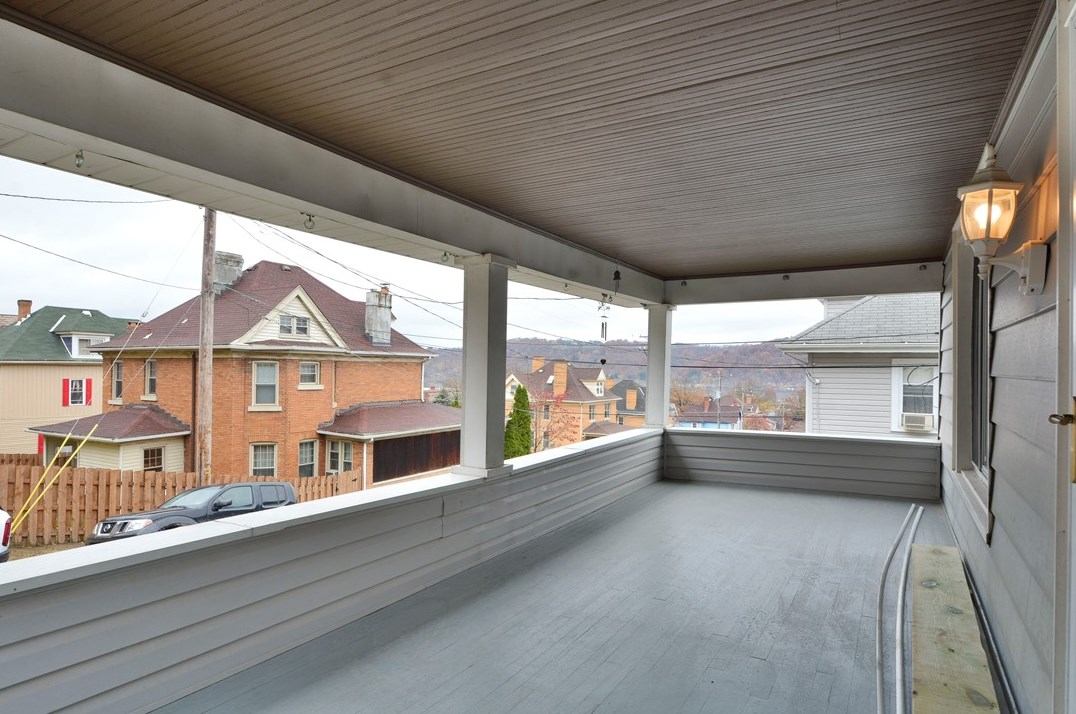 905 Chestnut St, Moon Twp, PA 15108