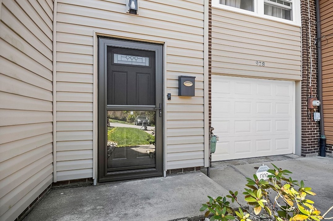 928 Pittsburgh St, North Versailles, PA 15137-1250