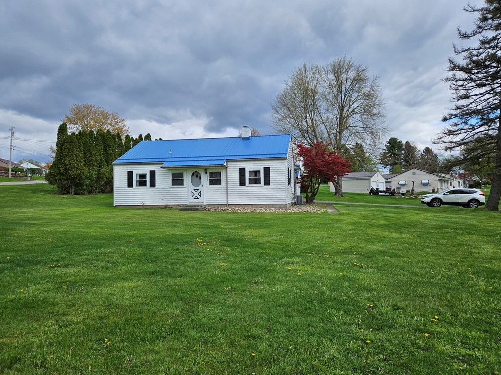 102 Delaware Dr, Butler, PA 16001-7412