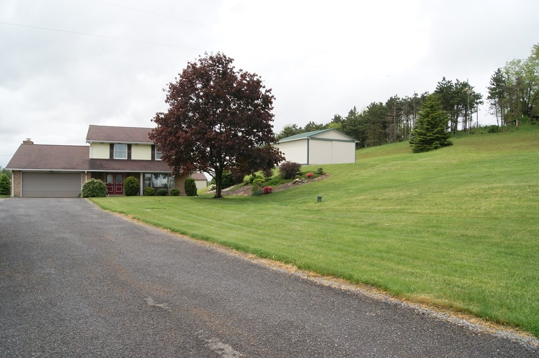 1369 Gilchrist Rd, Vandergrift, PA 15690