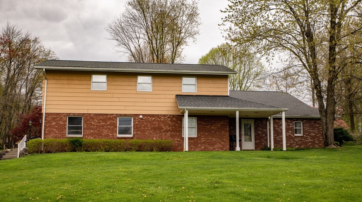 14 Valley View Dr, New Wilmington, PA 16142