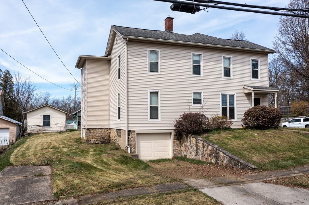 32 Penn Ave, Greenville, PA 16125
