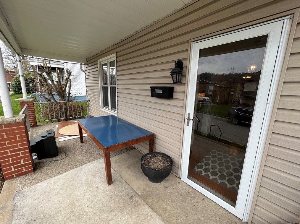 925 Walnut St, Springdale, PA 15144