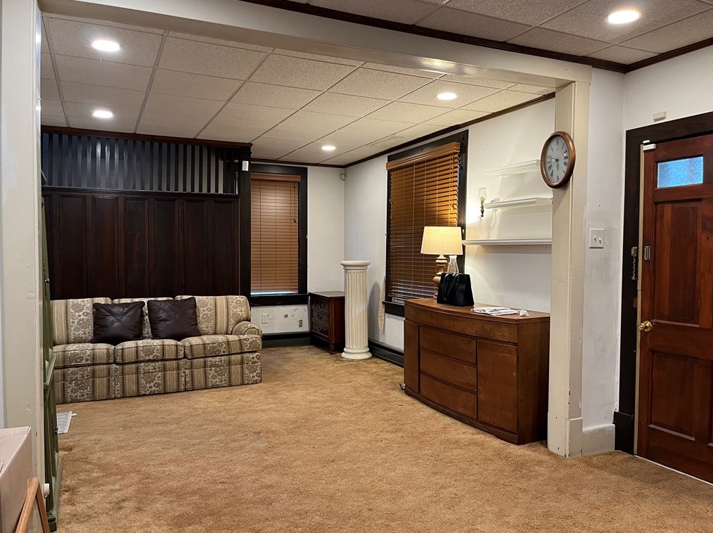 634 Chestnut St, Springdale, PA 15144