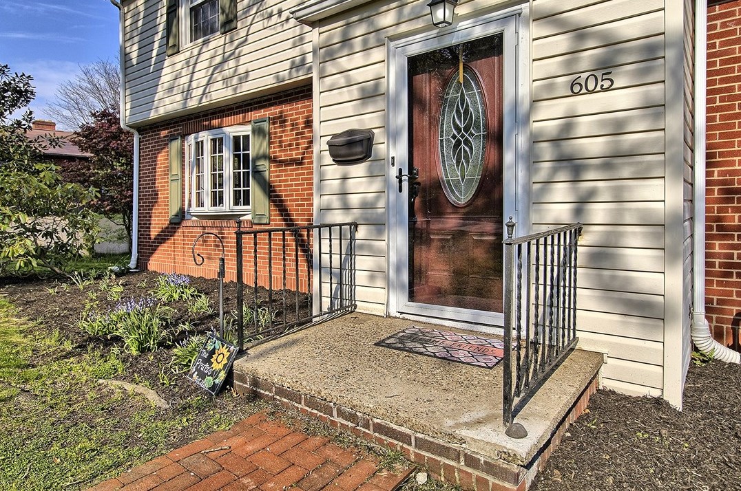 605 Brushton, Greensburg, PA 15601