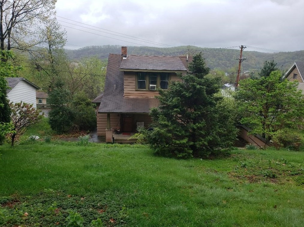 2707 13th Ave, Beaver Falls, PA 15010-2447