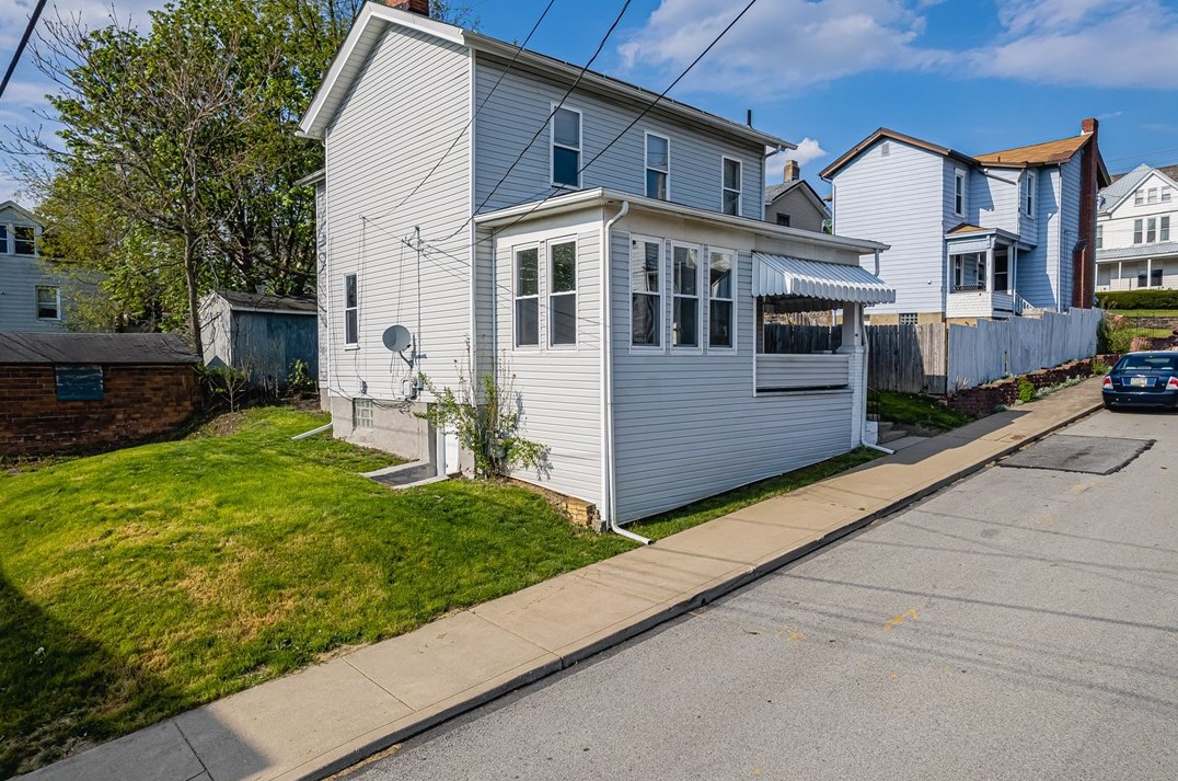 307 6th St, North Huntingdon, PA 15642