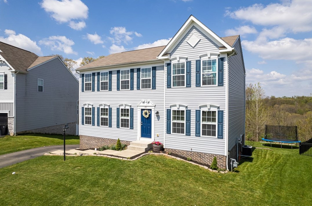 241 Horse Shoe Dr, Clinton, PA 15026